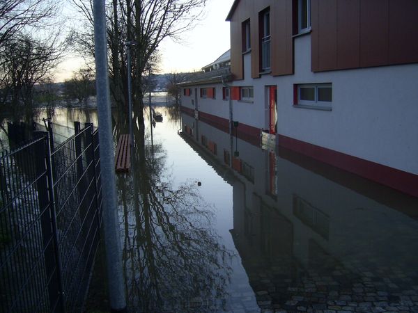 Bild vom 16.01.2011 - Flut an der Elbhalle